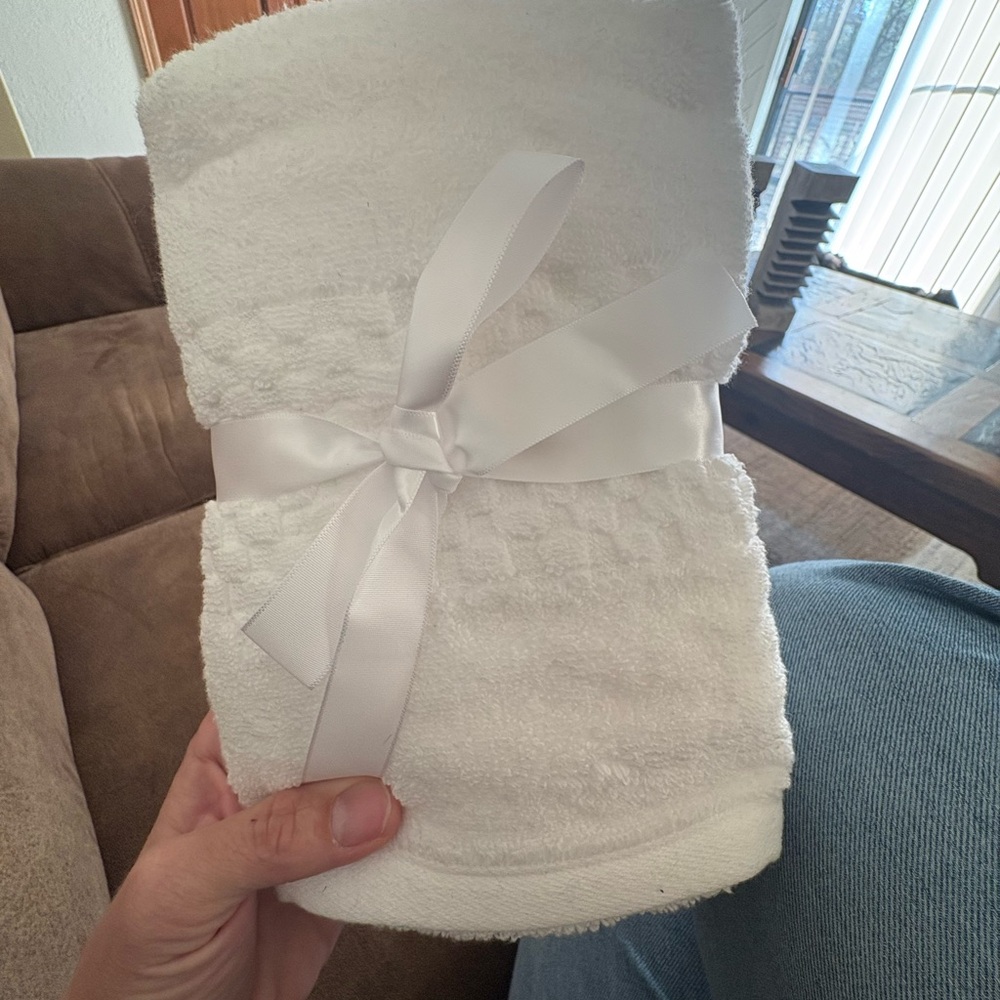 Luxurious White Bath Towel Set